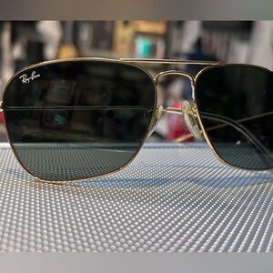 Classic Ray-ban Aviator Sunglasses with Gold Frame and Dark Green Lenses